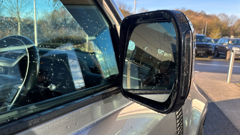 Land Rover Defender 3.0 D300 X-Dynamic HSE 110 5dr Auto Diesel Estate